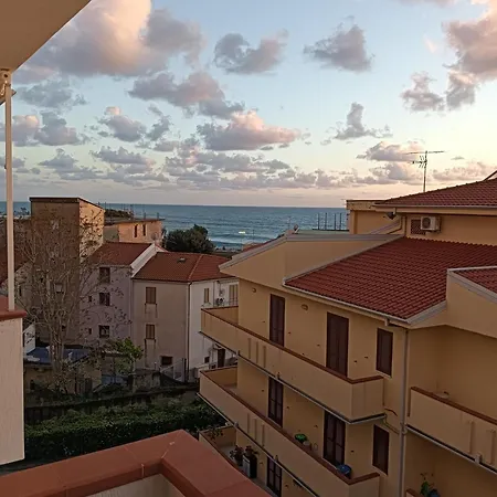 Vincenzo Sea House *